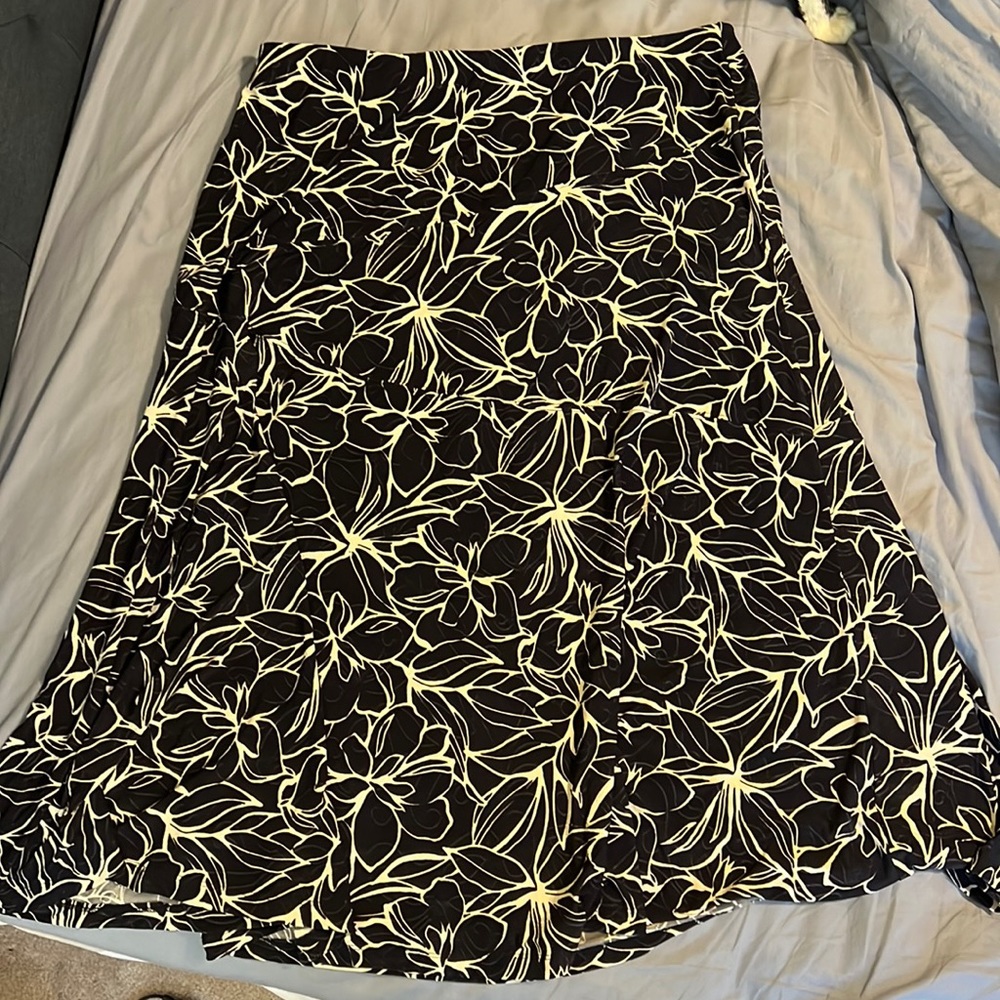 Ladies skirt blue white flowers large